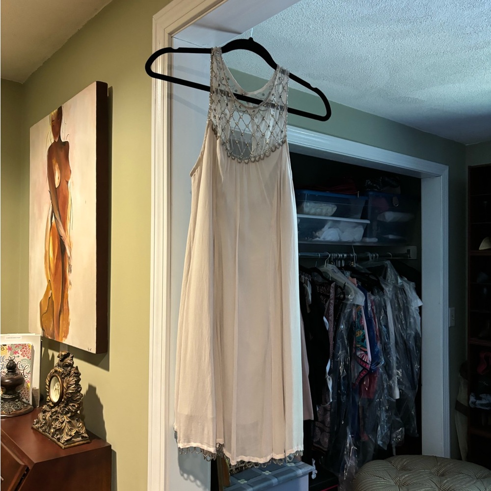 Beautiful dress with beading. Has 1 tiny pull see pictures